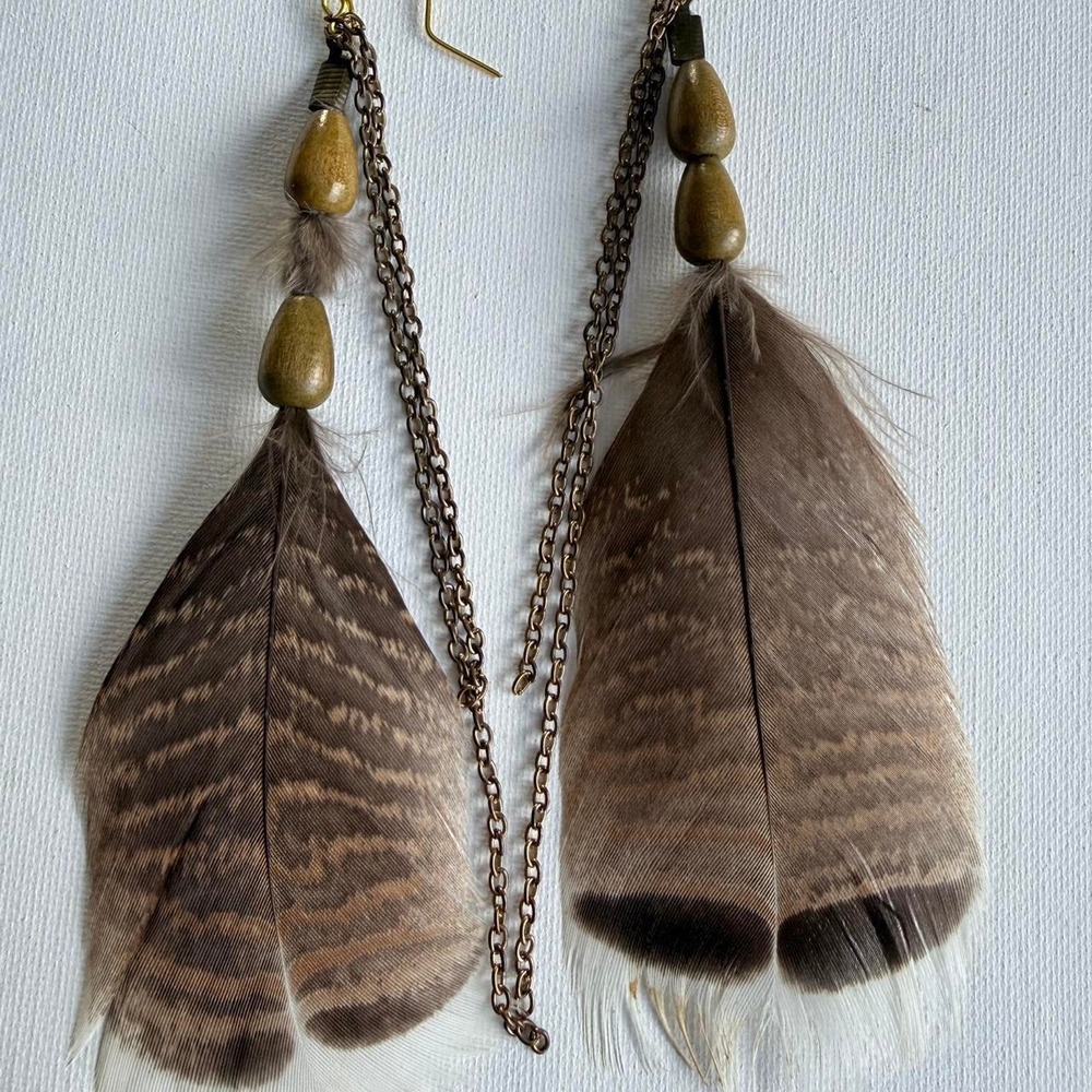 Brown feather earrings with wooden beads and chains